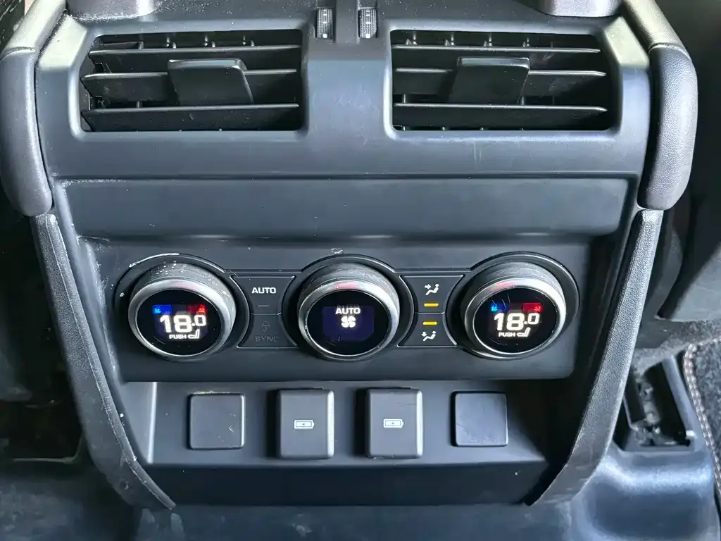Land Rover Defender 2023 из CN, фото 8