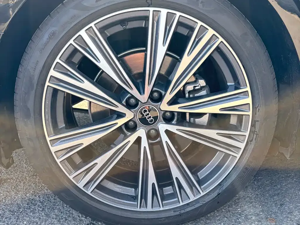 Audi A6L 2024 из CN, фото 8