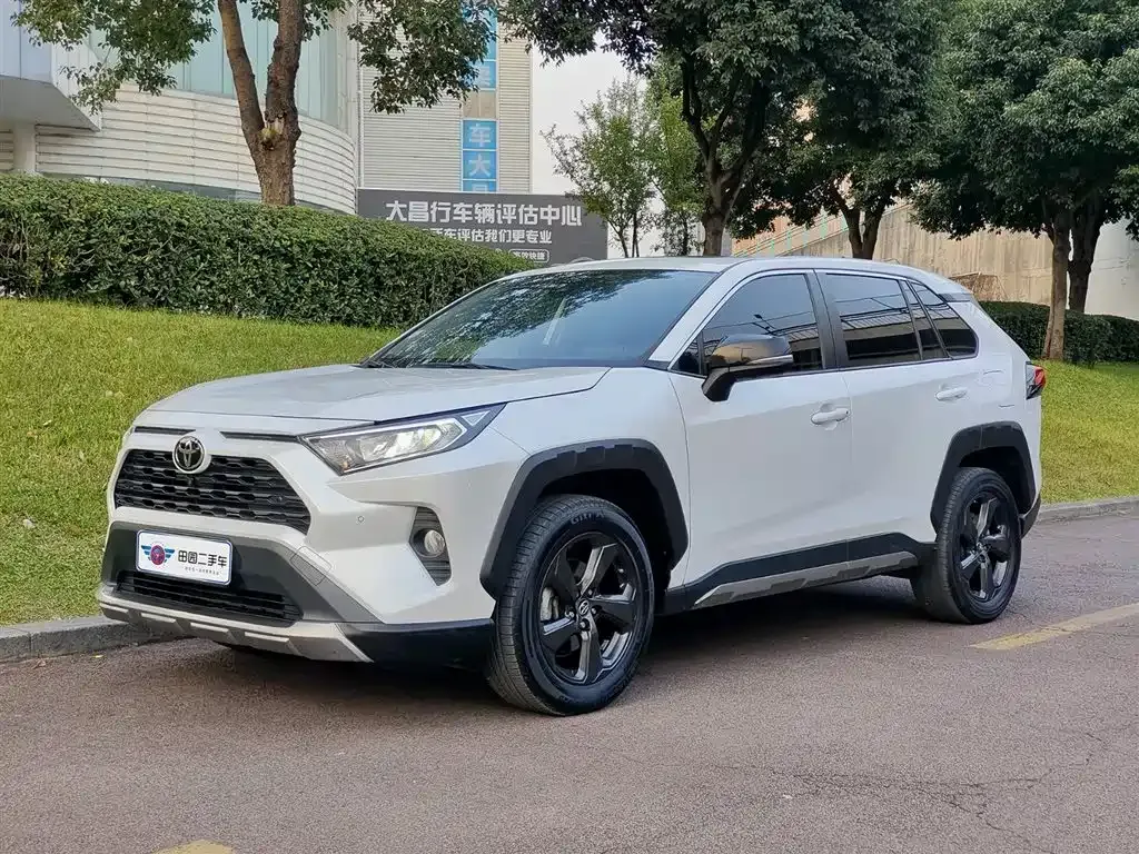 Toyota RAV4 2022 из CN, фото 1
