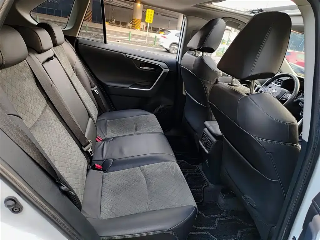 Toyota RAV4 2022 из CN, фото 10