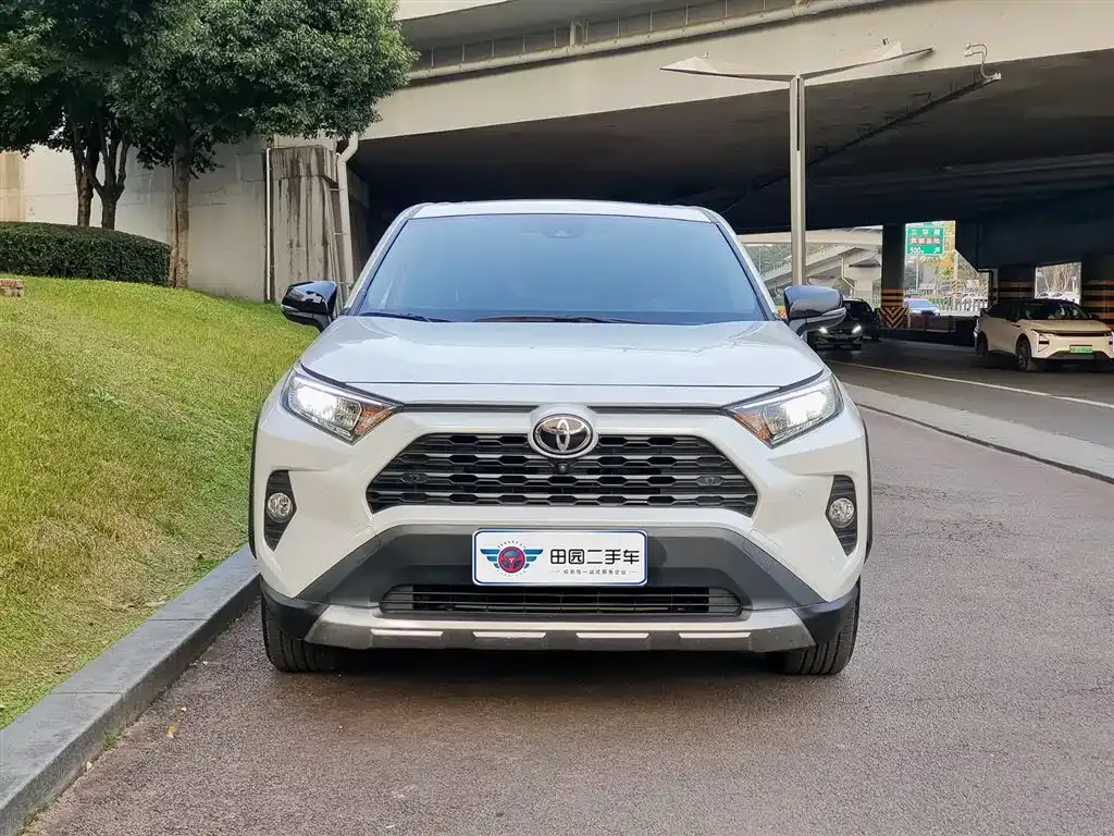 Toyota RAV4 2022 из CN, фото 2
