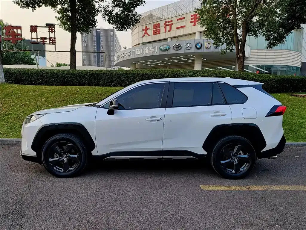Toyota RAV4 2022 из CN, фото 3