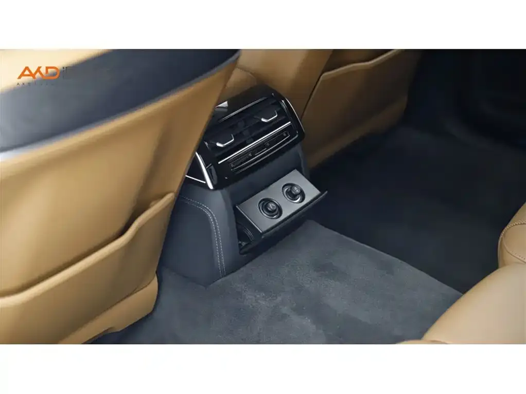 Audi A8 2023 из CN, фото 9