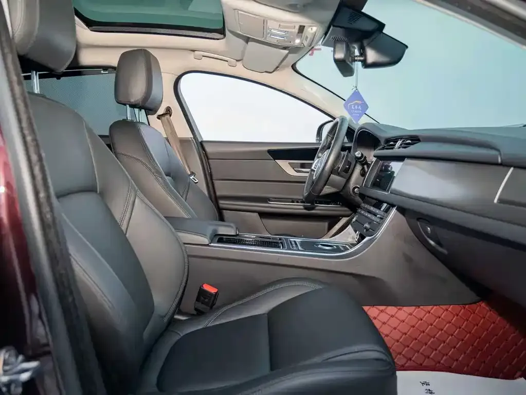 Jaguar XFL 2021 из CN, фото 7