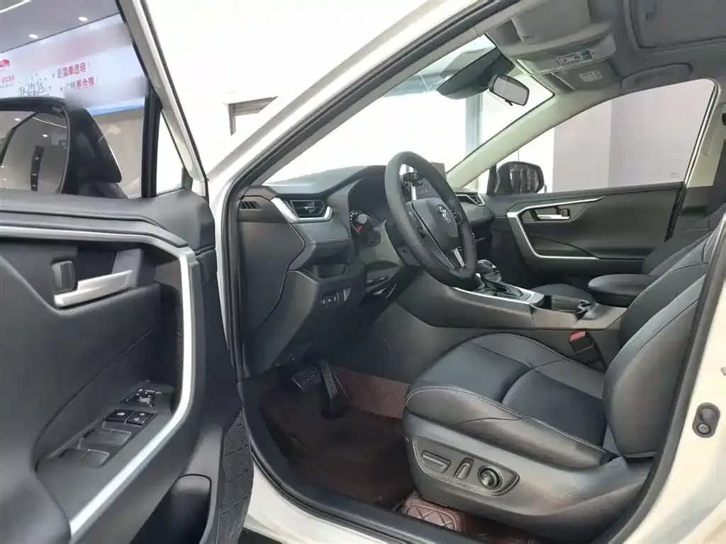 Toyota Wildlander 2022 из CN, фото 10