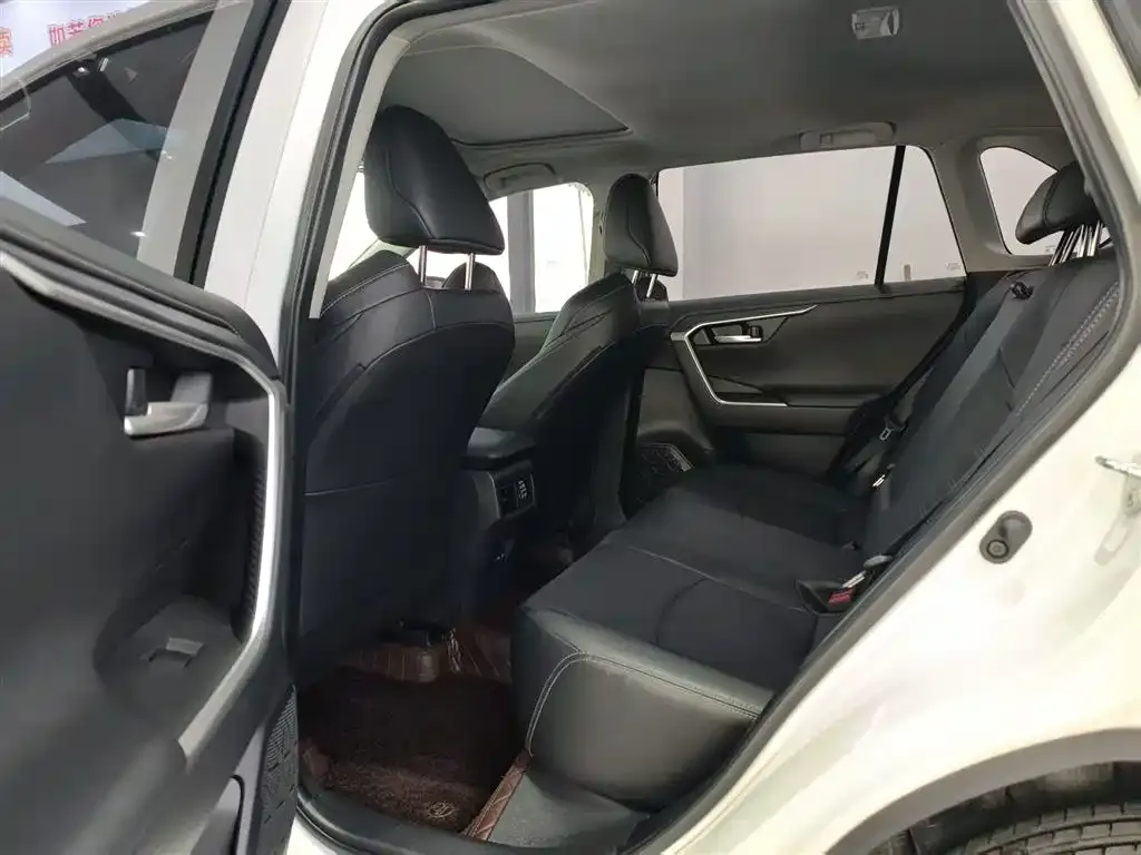 Toyota Wildlander 2022 из CN, фото 9