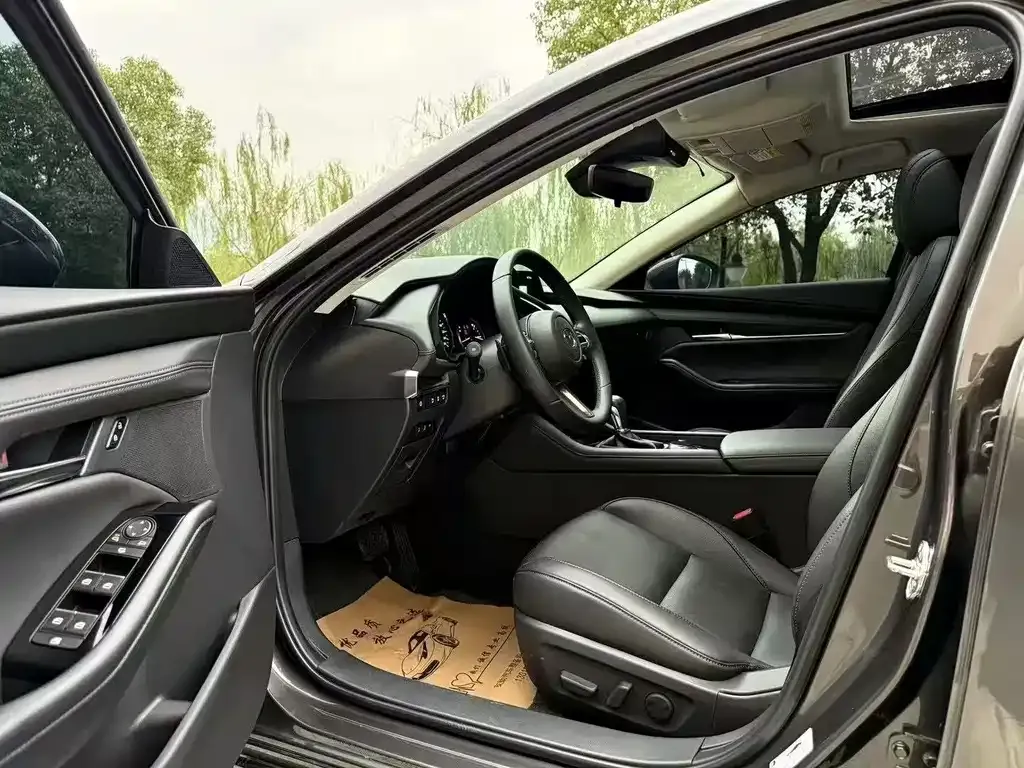 Mazda 3 Axela 2023 из CN, фото 3