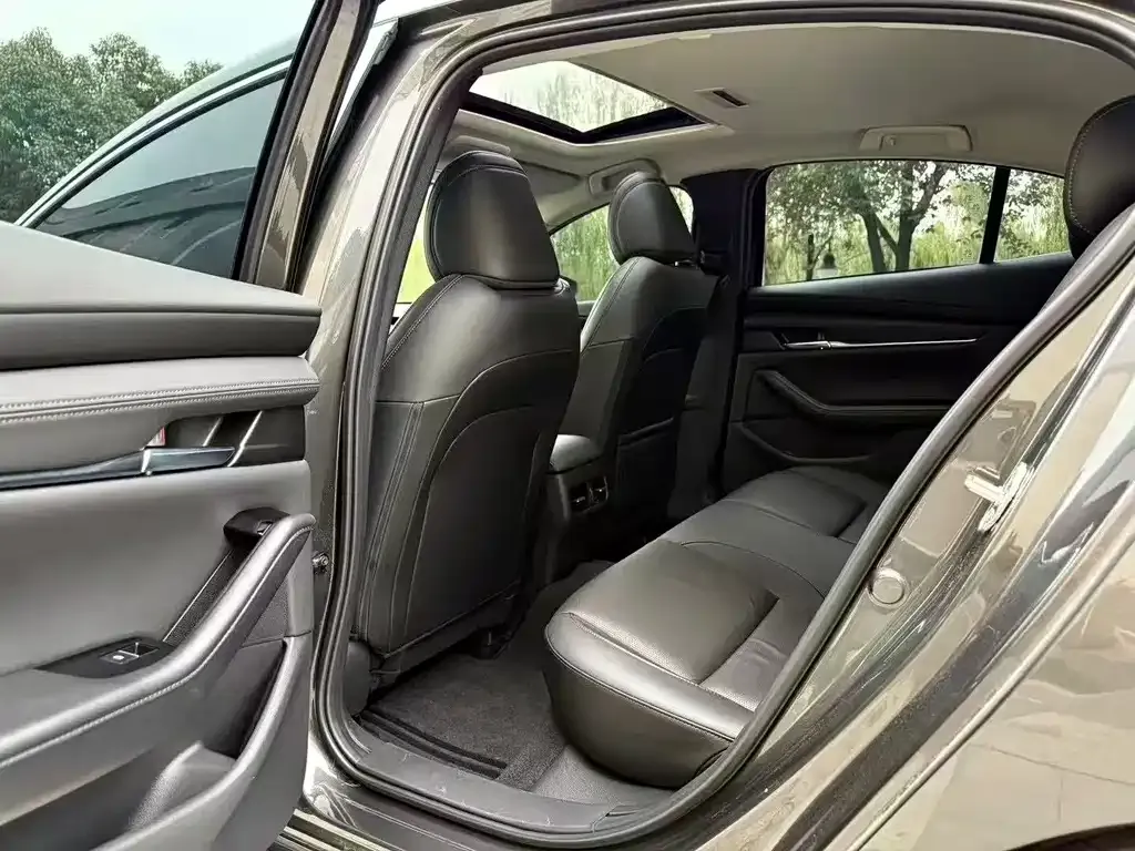 Mazda 3 Axela 2023 из CN, фото 5