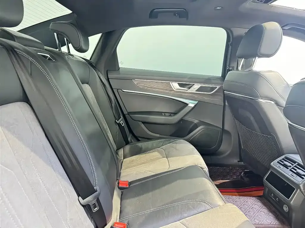 Audi A6L 2023 из CN, фото 8