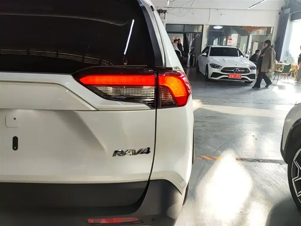 Toyota RAV4 2024 из CN, фото 8