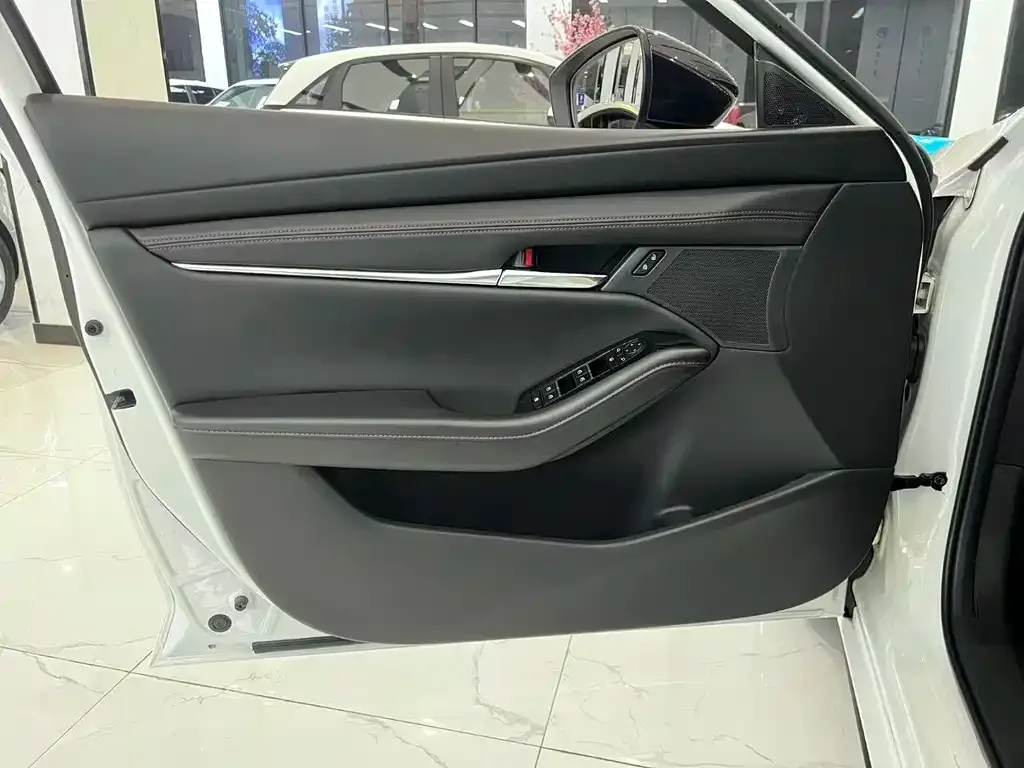 Mazda 3 Axela 2022 из CN, фото 4
