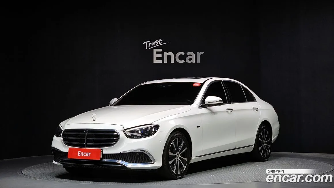 Mercedes-Benz E-Class — фото 1