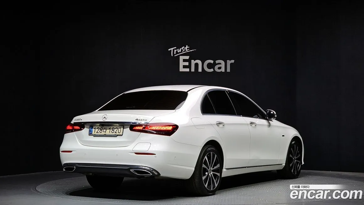 Mercedes-Benz E-Class — фото 2
