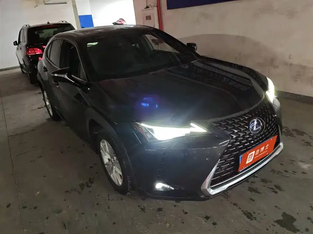 Lexus UX — фото 2