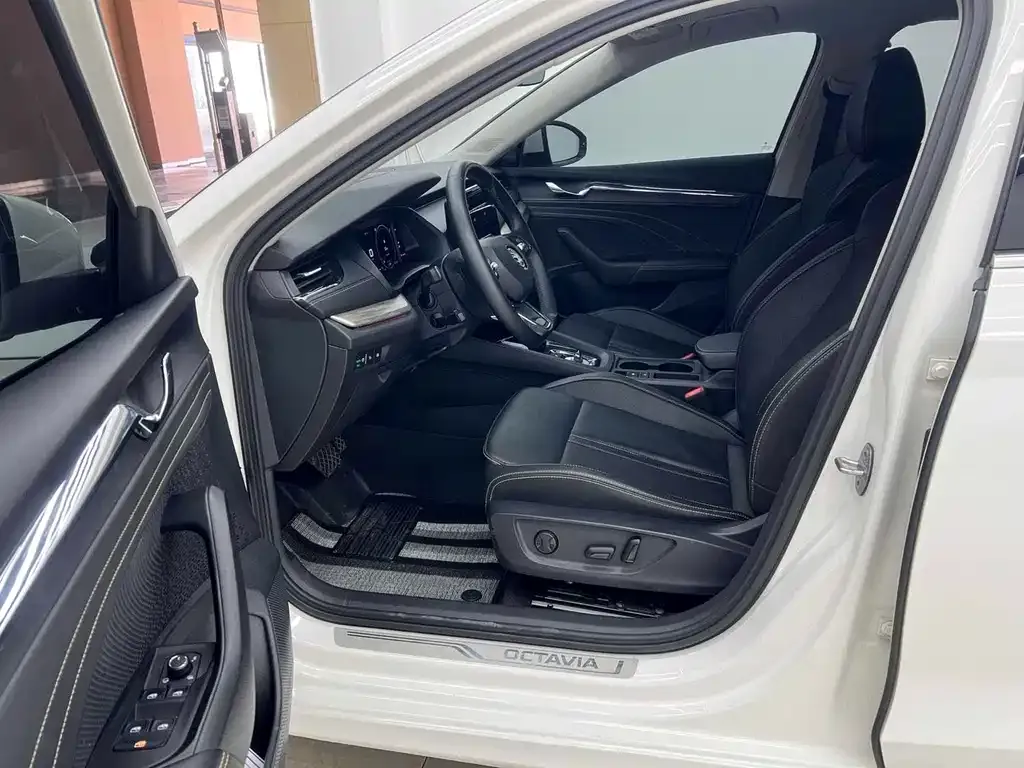 Skoda Octavia 2022 из CN, фото 4