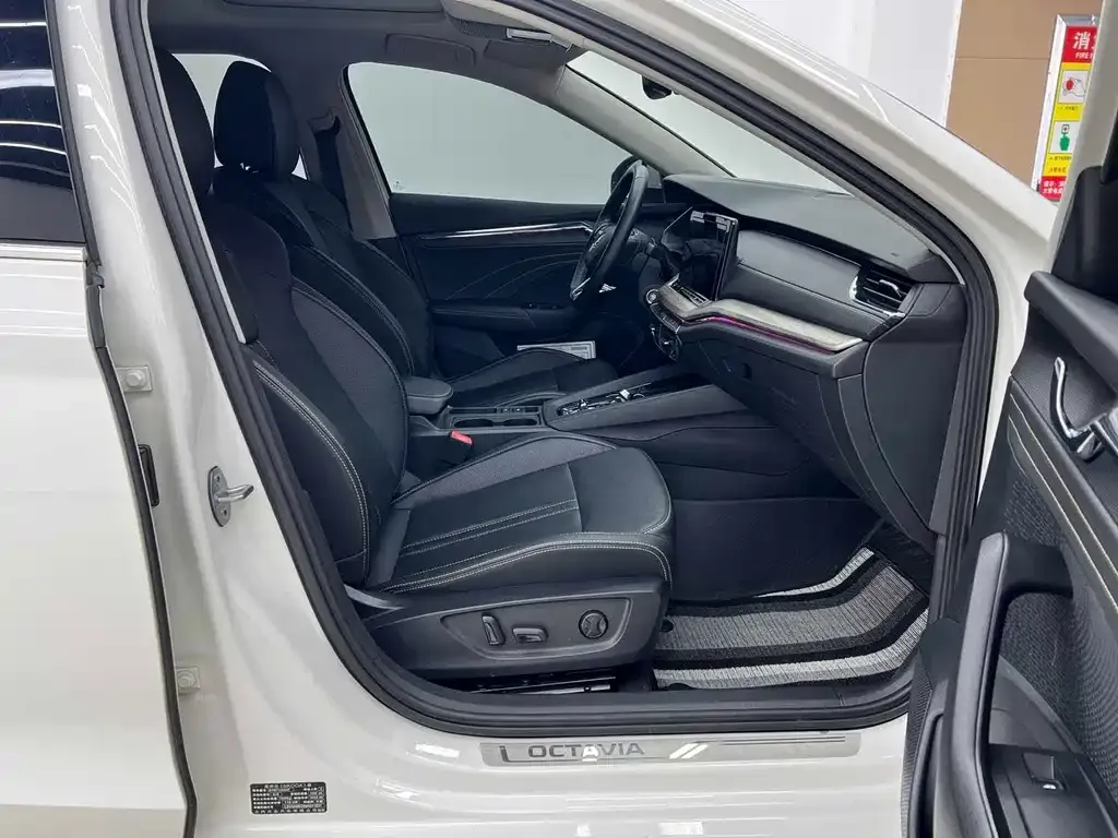 Skoda Octavia 2022 из CN, фото 9