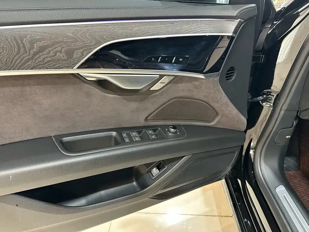 Audi A8 2023 из CN, фото 10