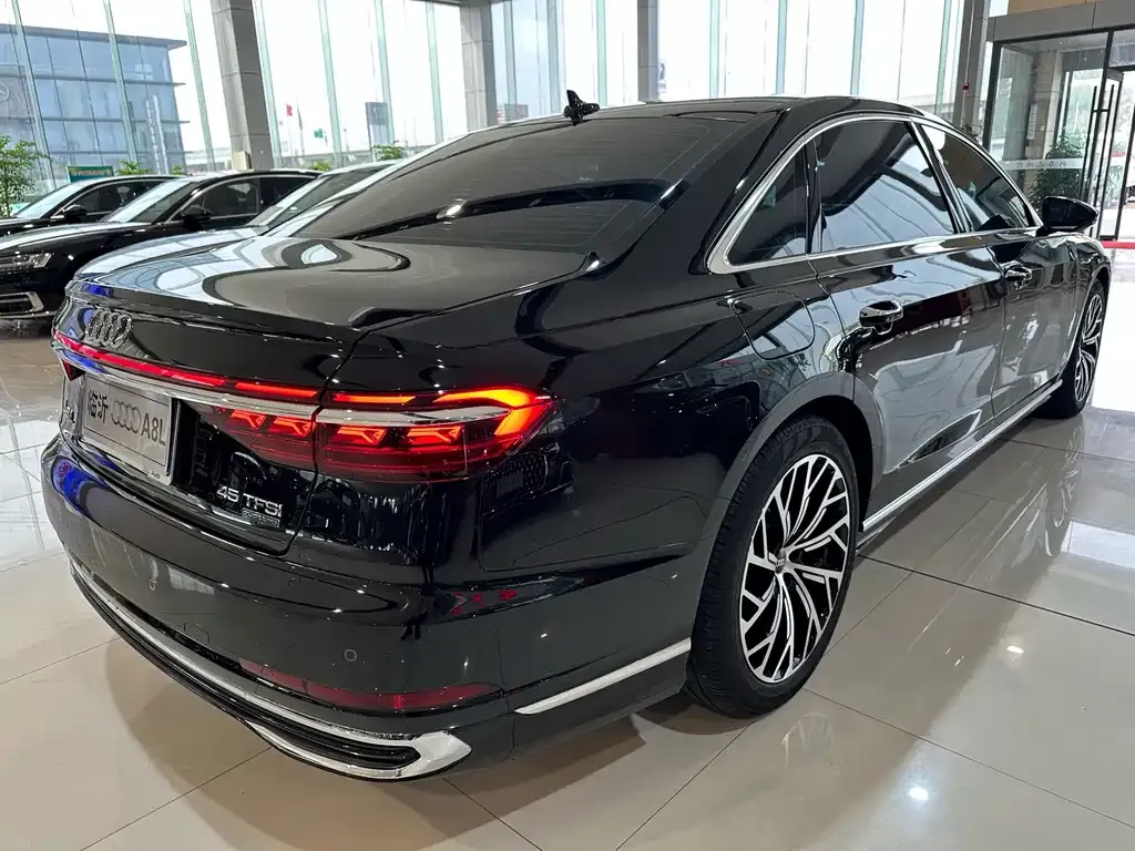 Audi A8 2023 из CN, фото 4