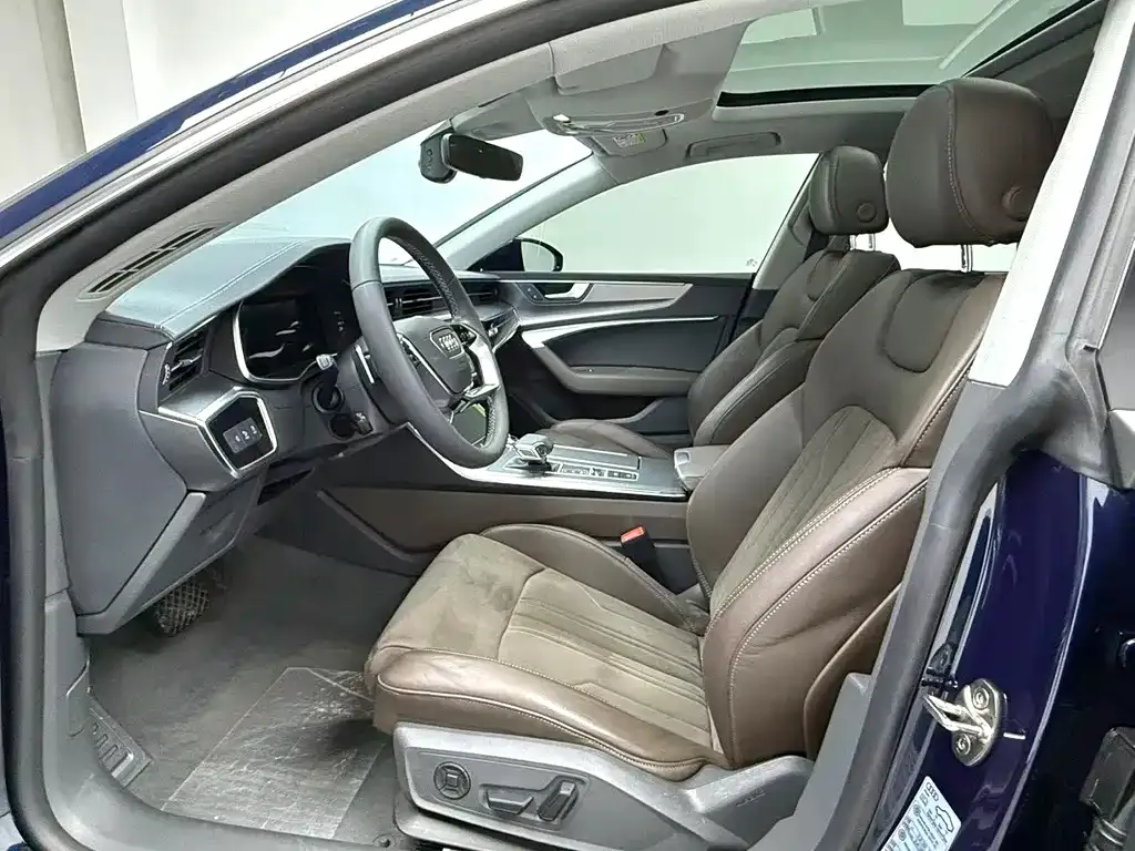 Audi A7L 2023 из CN, фото 4