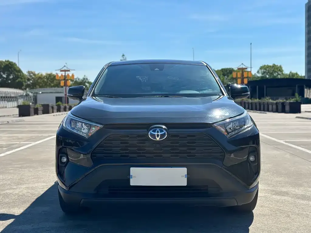 Toyota RAV4 2024 из CN, фото 1