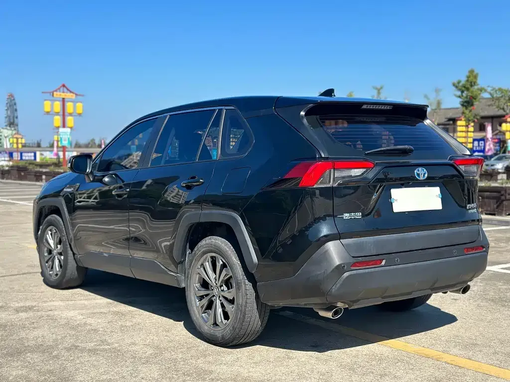 Toyota RAV4 2024 из CN, фото 3