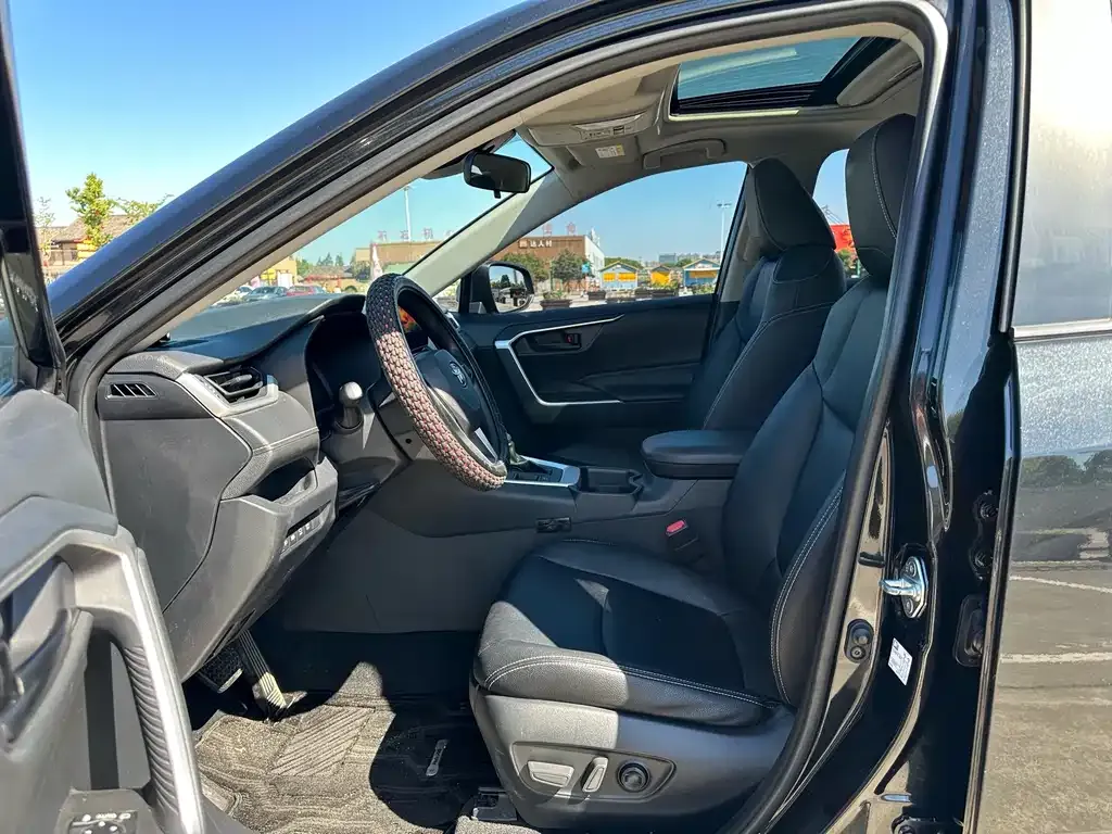 Toyota RAV4 2024 из CN, фото 7