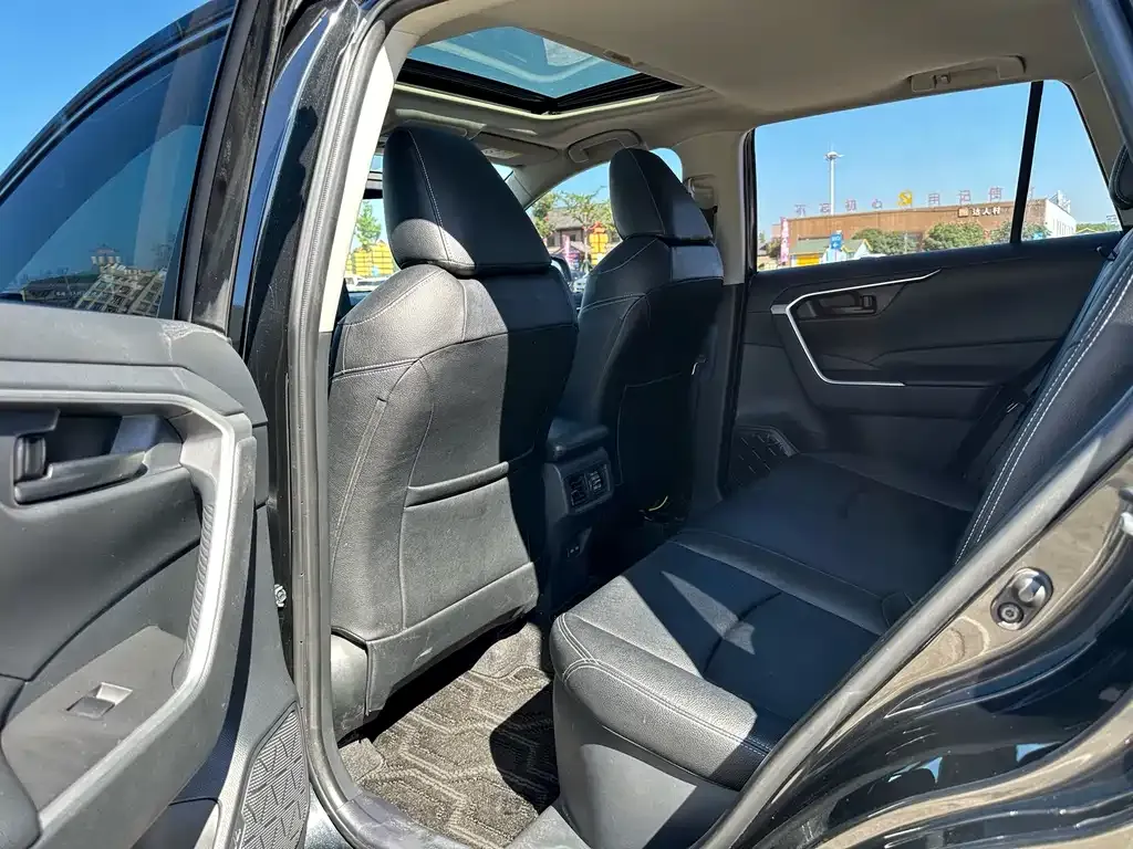 Toyota RAV4 2024 из CN, фото 8