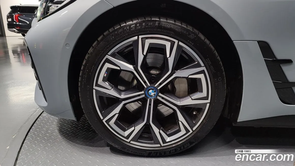 BMW i4 2022 из KR, фото 5