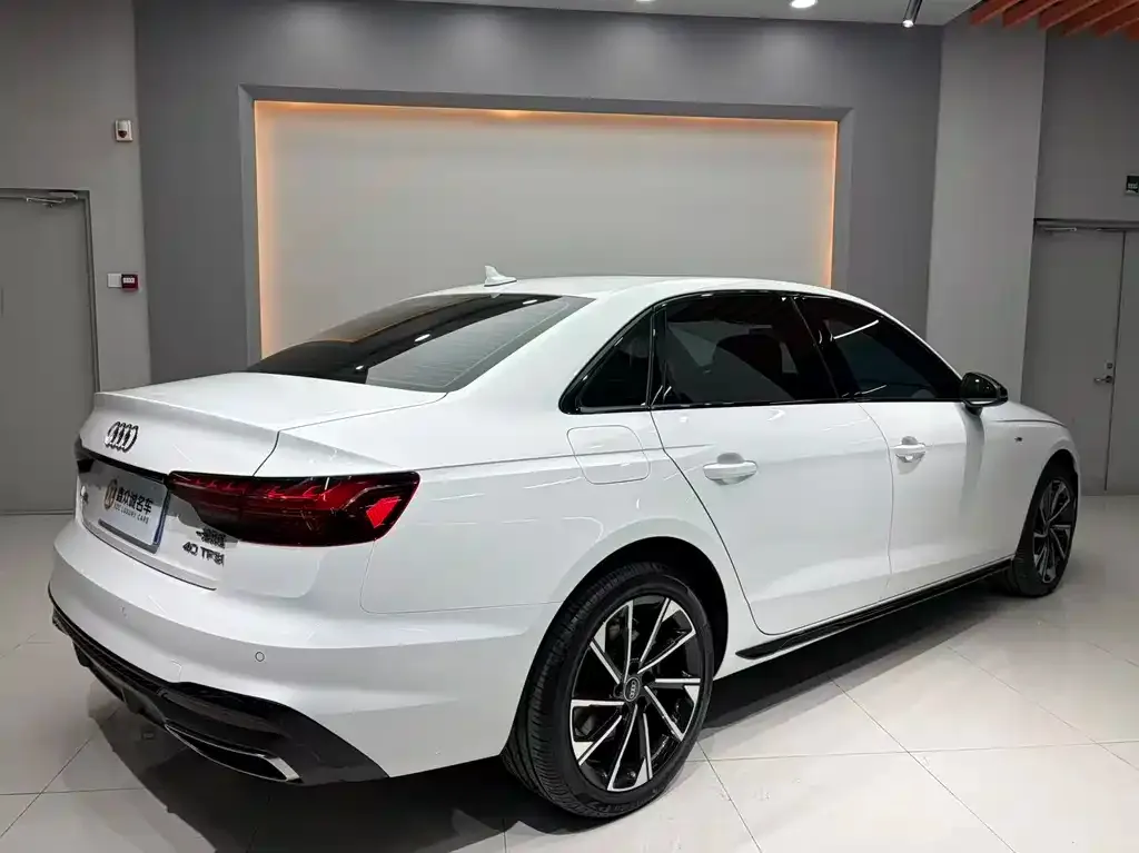 Audi A4L 2023 из CN, фото 4