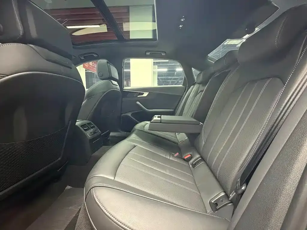 Audi A4L 2023 из CN, фото 9