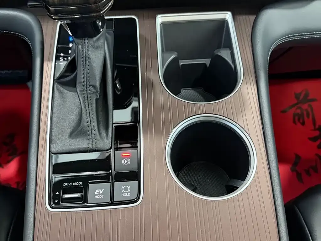 Toyota Granvia 2024 из CN, фото 7