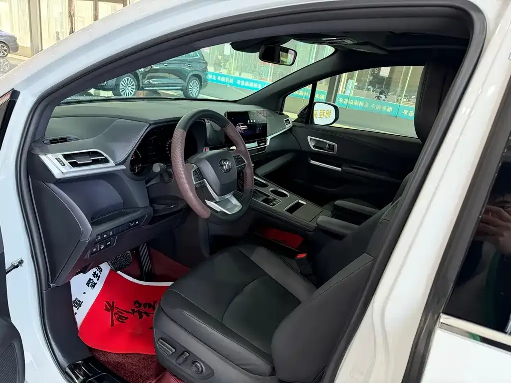 Toyota Granvia 2024 из CN, фото 8