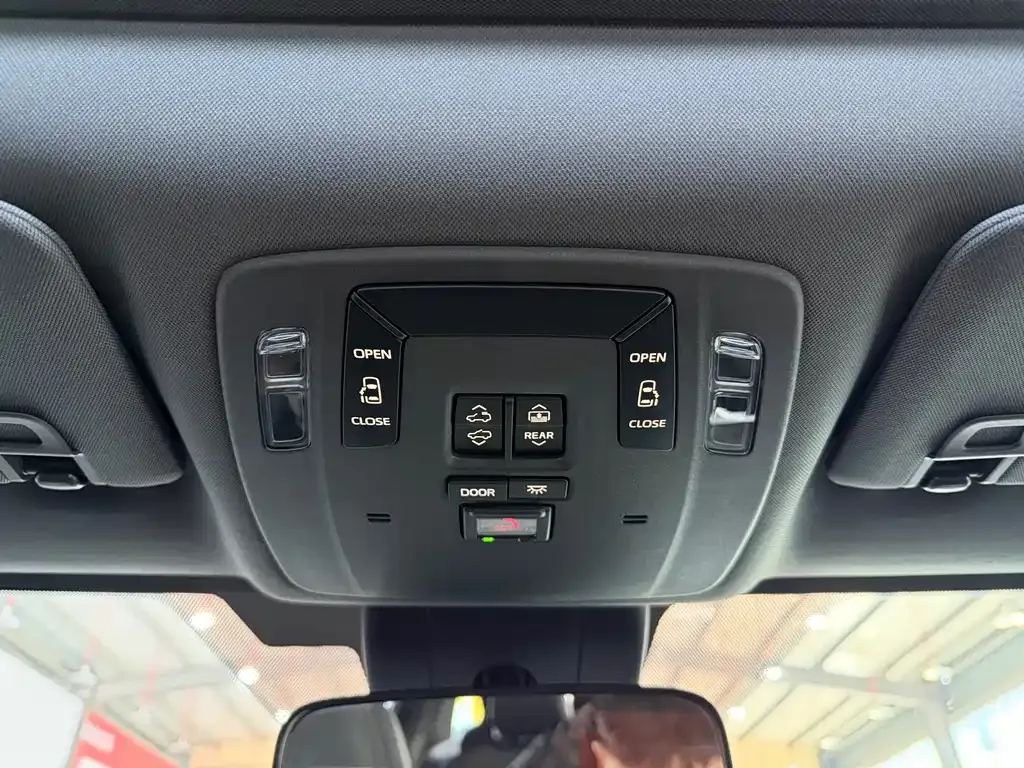 Toyota Granvia 2024 из CN, фото 9