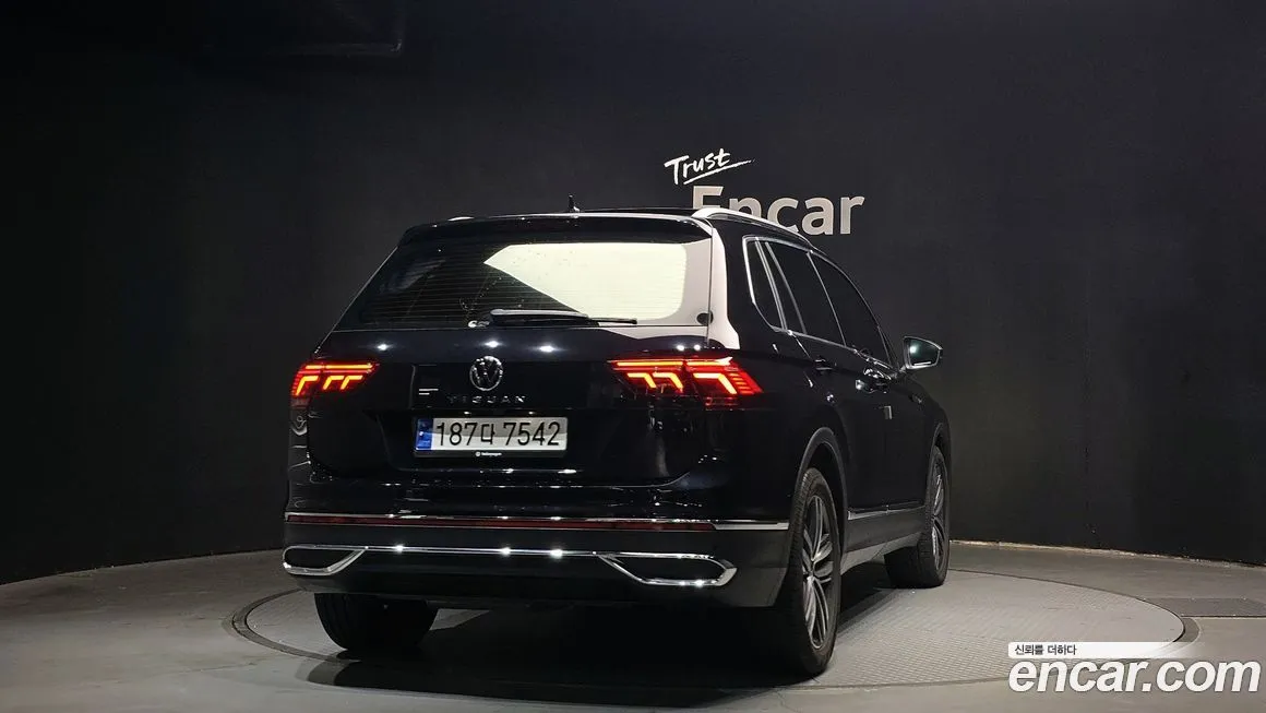 Volkswagen Tiguan — фото 4