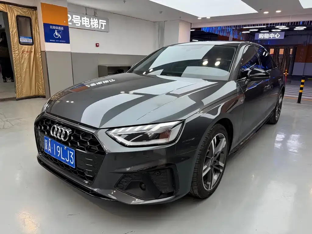 Audi A4L 2022 из CN, фото 1