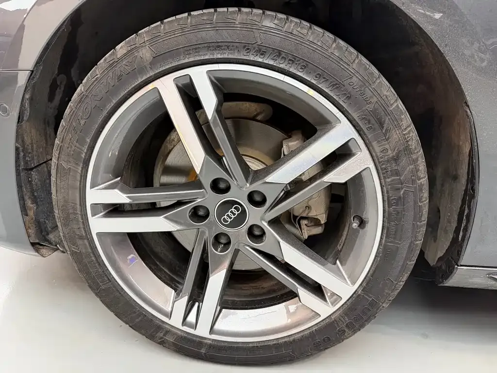 Audi A4L 2022 из CN, фото 4