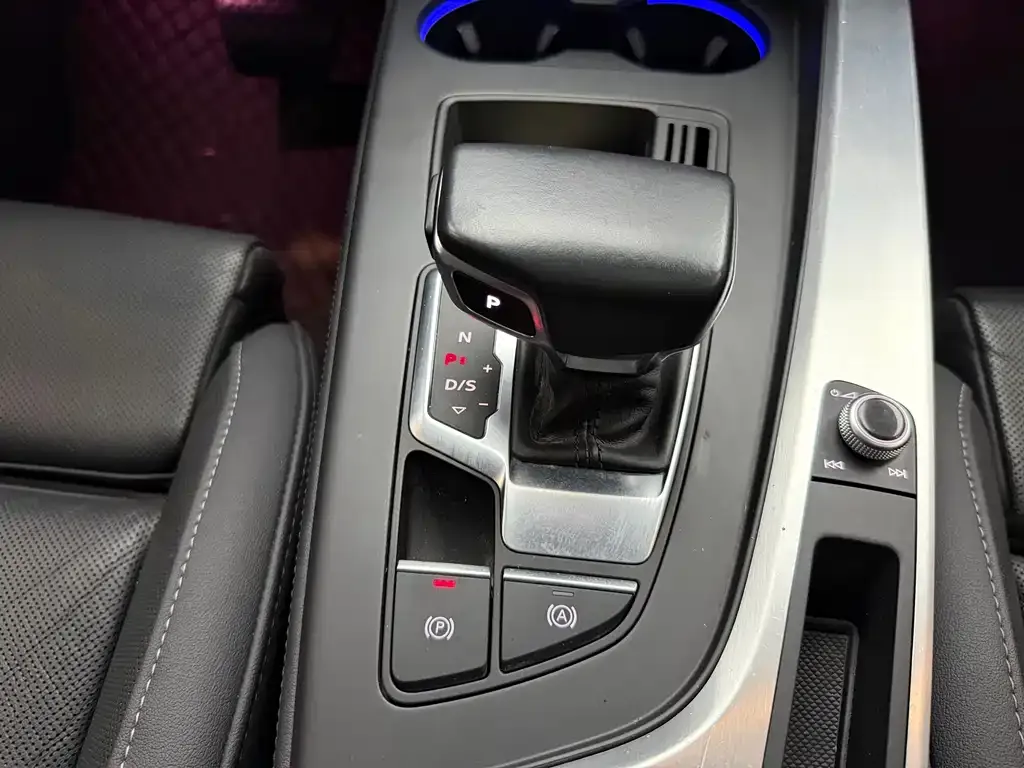 Audi A4L 2022 из CN, фото 7