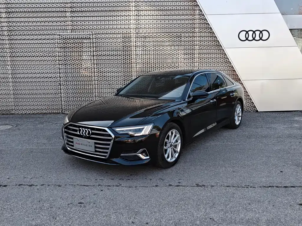 Audi A6L — фото 1