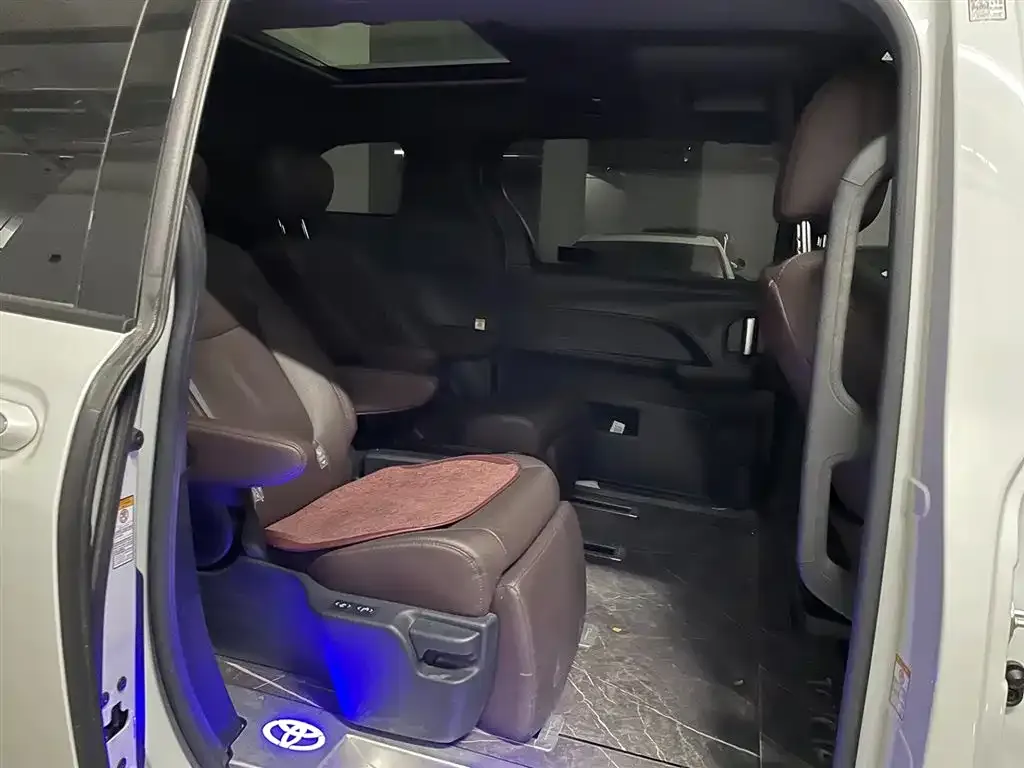 Toyota Sienna 2022 из CN, фото 10