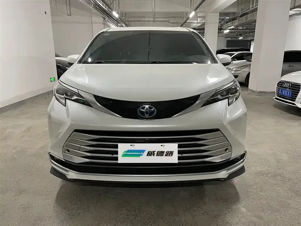 Toyota Sienna 2022 из CN, фото 2