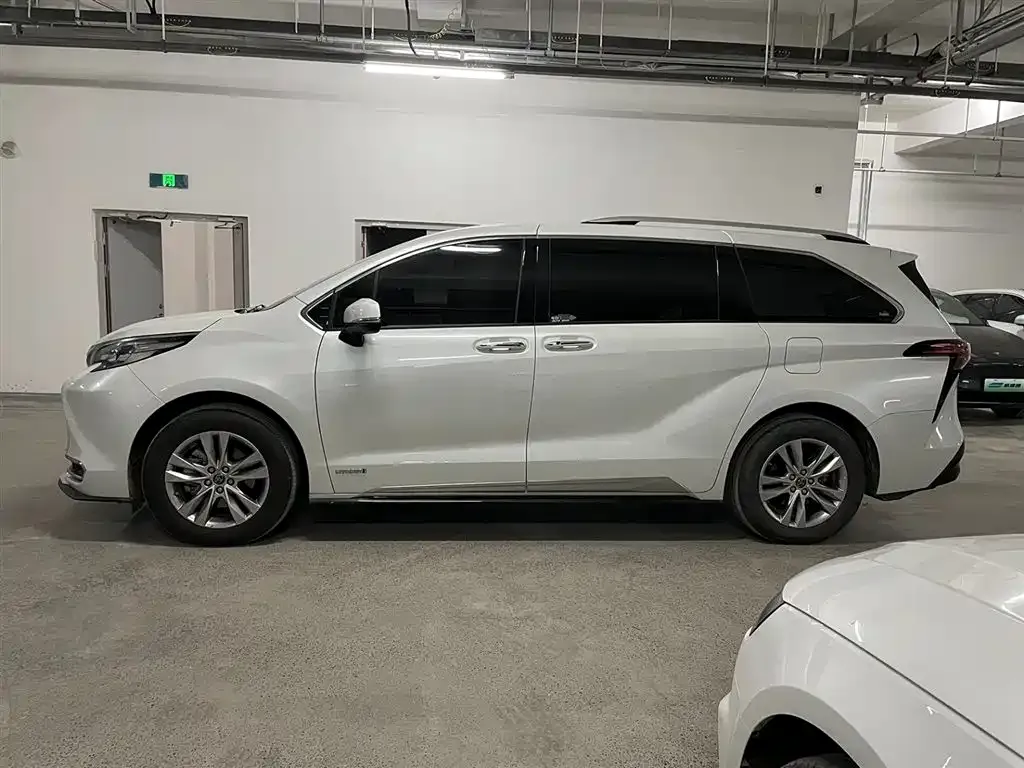 Toyota Sienna 2022 из CN, фото 3