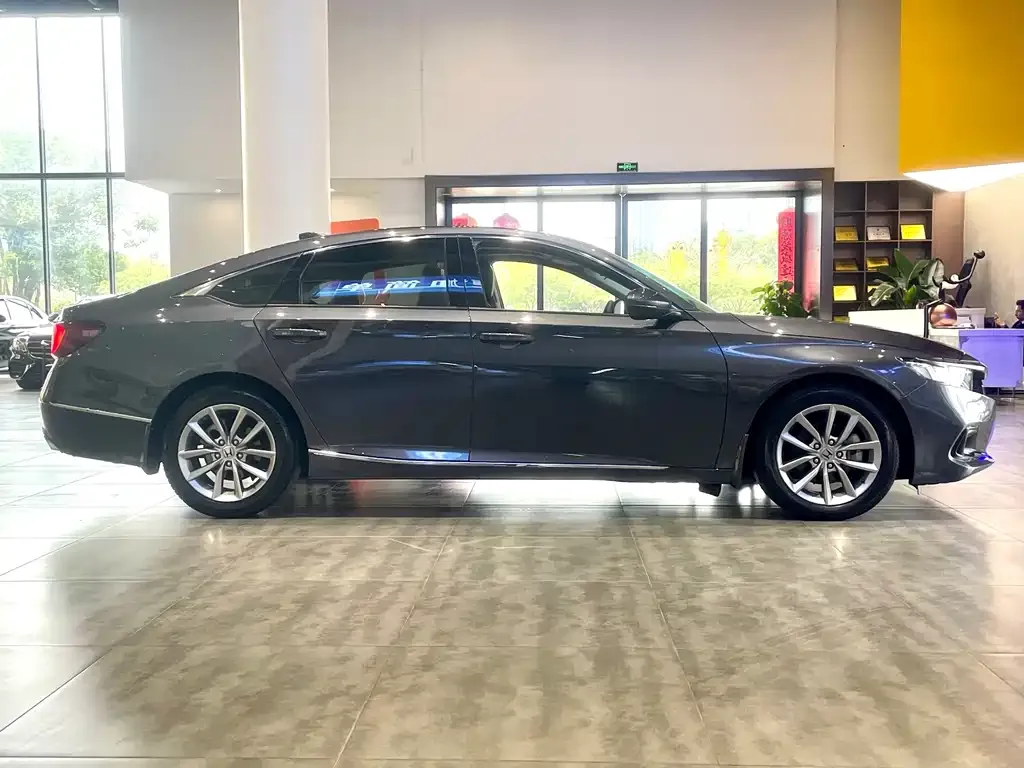 Honda Accord — фото 7