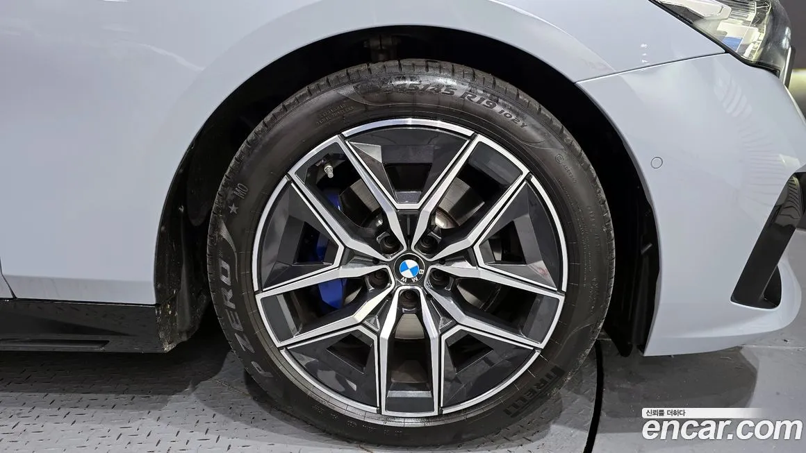 BMW 5-Series 2024 из KR, фото 5