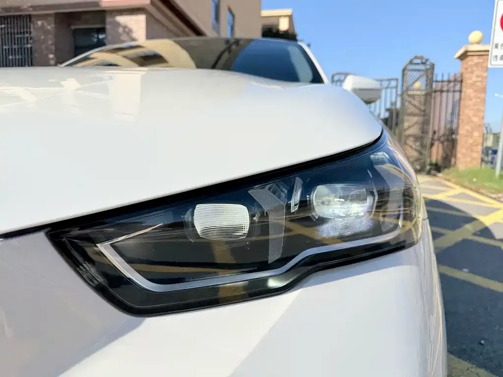 BMW 5 Series 2025 из CN, фото 4