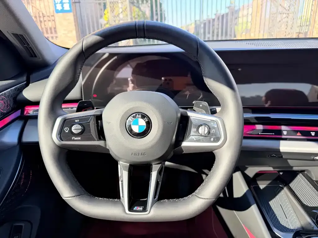 BMW 5 Series 2025 из CN, фото 8