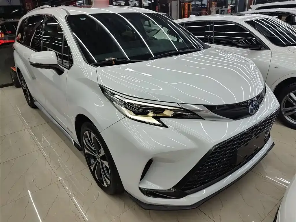 Toyota Granvia 2023 из CN, фото 4