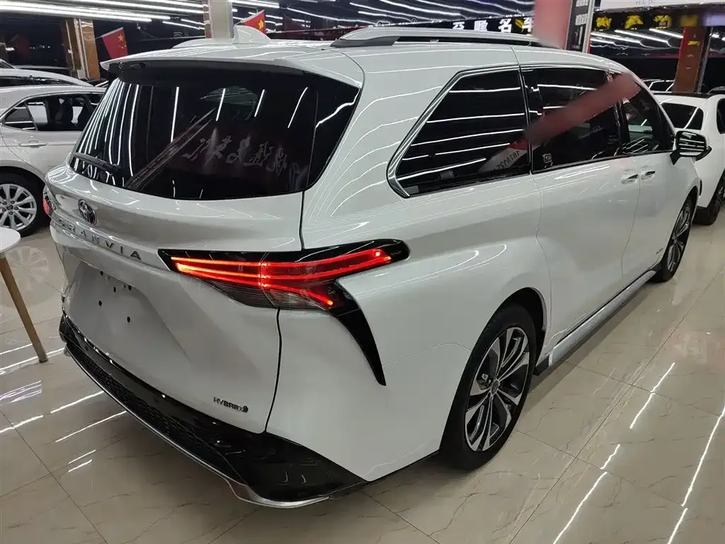 Toyota Granvia 2023 из CN, фото 7