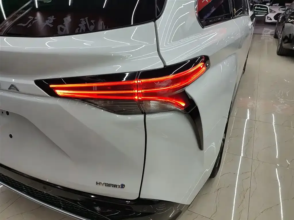 Toyota Granvia 2023 из CN, фото 8