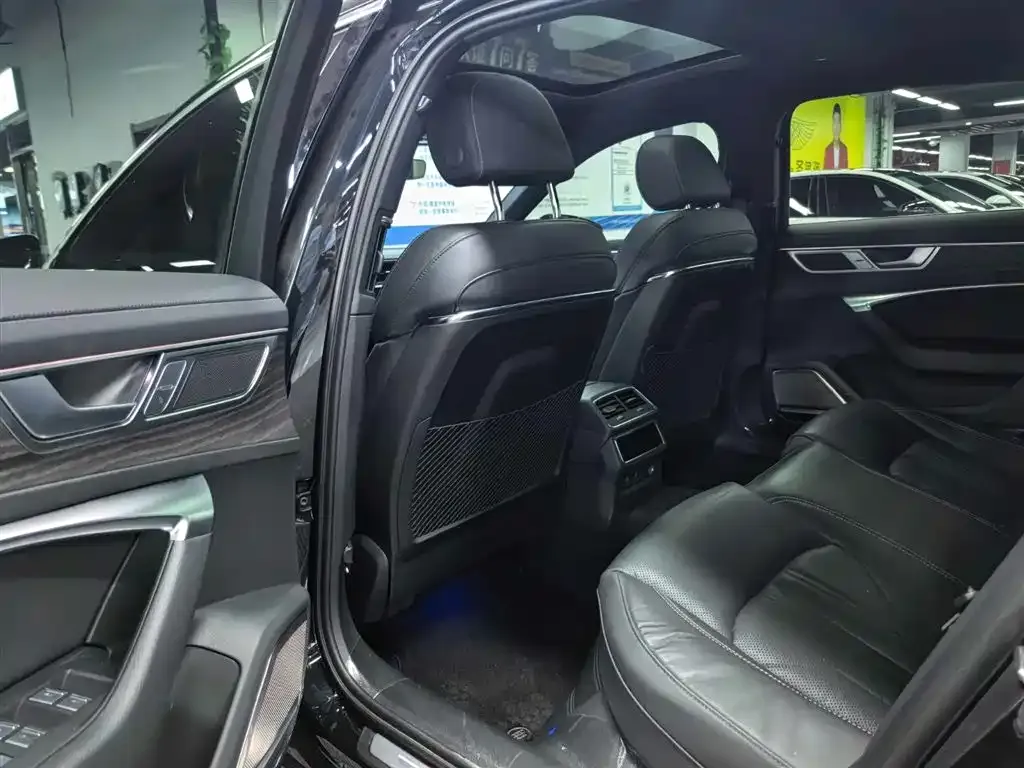 Audi A6L 2023 из CN, фото 10
