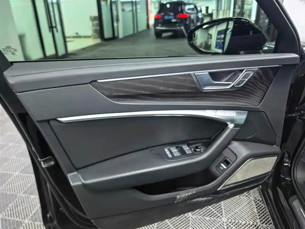 Audi A6L 2023 из CN, фото 6